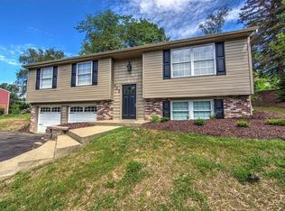402 Friar Ln, Mc Murray, PA