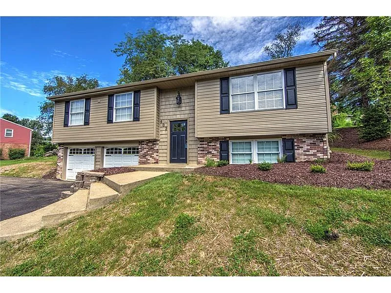 402 Friar Ln photo 1