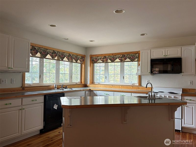 4th image of 497 Dolomite Road