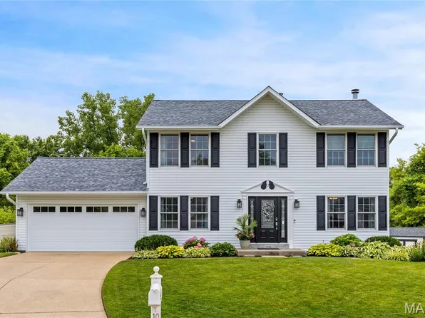 10 Democracy Cir, O'Fallon, MO 63368