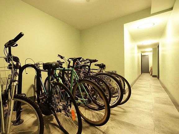 5th image of 156 Woodruff Ave #3C