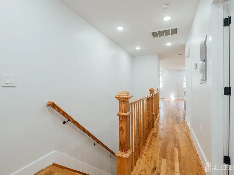 88 Hollywood Ave #2 — Photo 8