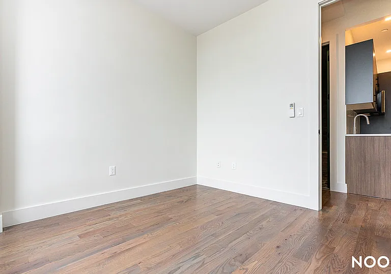 317 Franklin Ave #2R — Photo 3