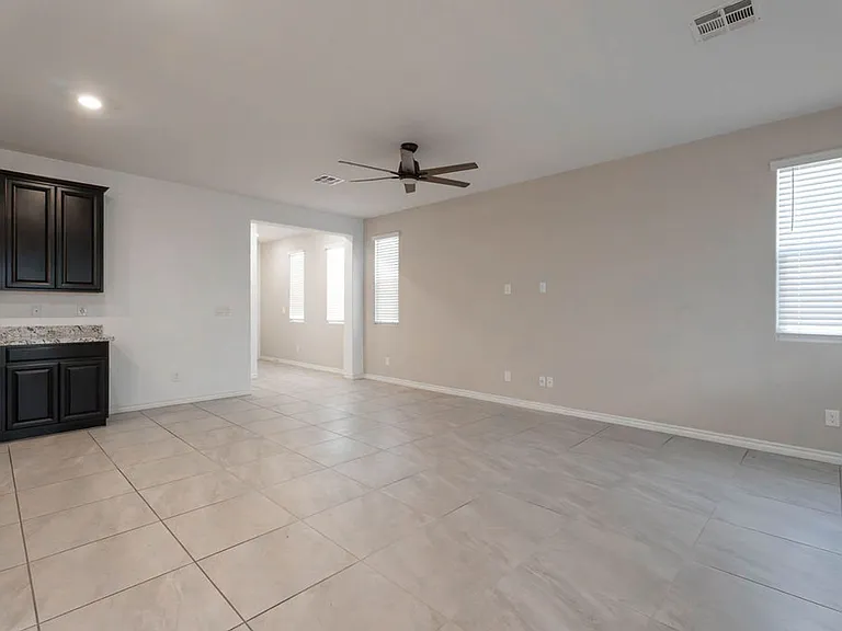 7126 Calvert Cliffs St — Photo 4
