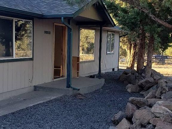3rd image of 3913 SE Umatilla Loop