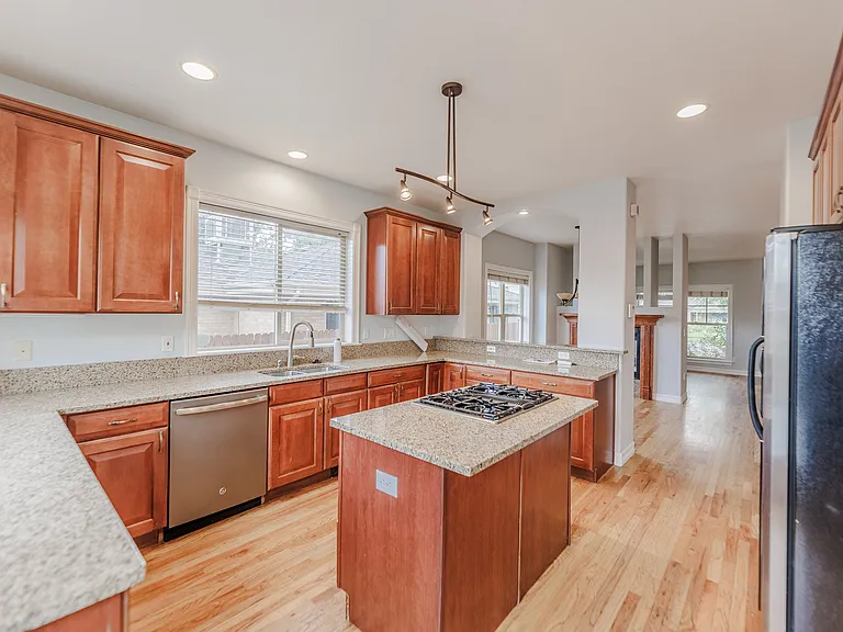 2018 Newton St — Photo 10