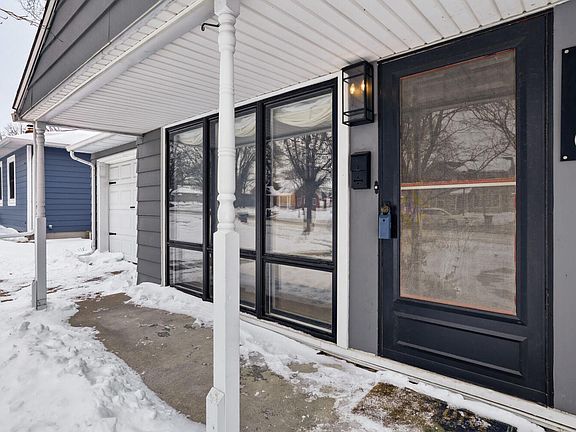 3rd image of 1720 Montreal Ave