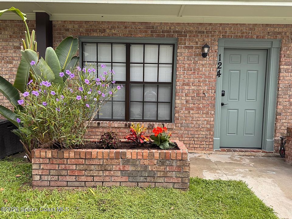 1st image of 1300 Arlington Ln NE APT 124