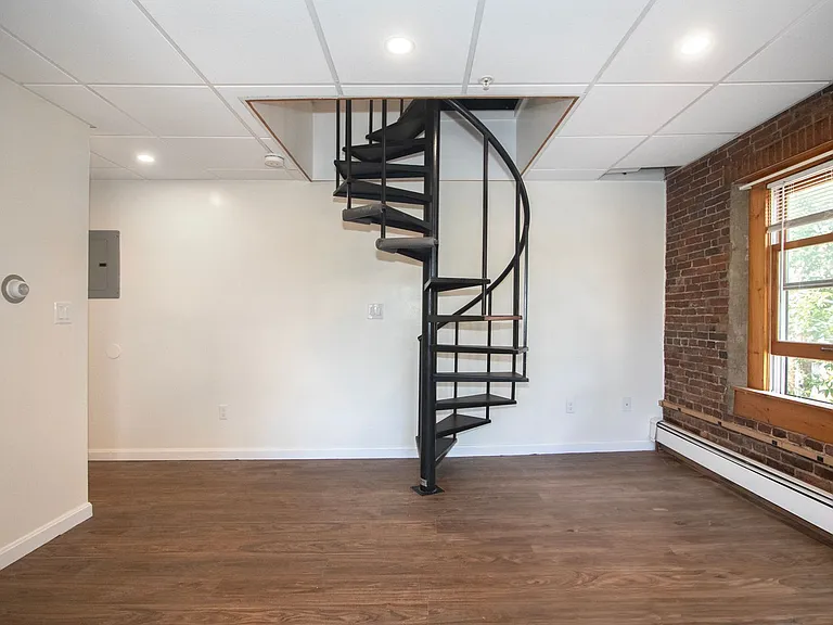 386 Central — Photo 12