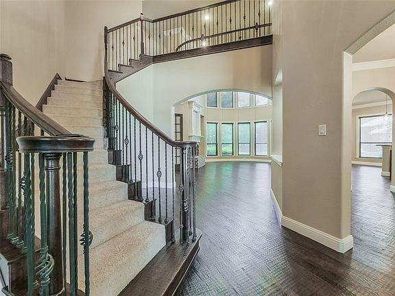 2nd image of 238 Woodbluff Ct