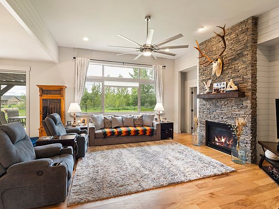 5th image of 424 Soaring Pines Trl