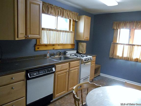 3rd image of 135 Park Ln