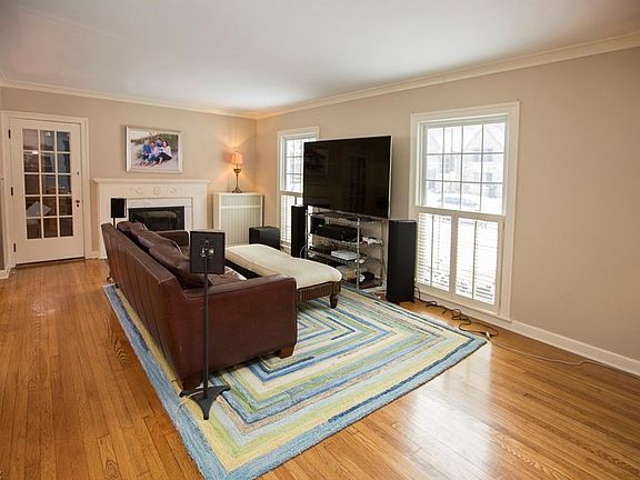 5th image of 21694 Kenwood Ave