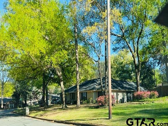 2nd image of 3821 Pine Manor Dr