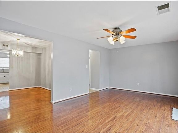 5th image of 1049 Willow Green Dr