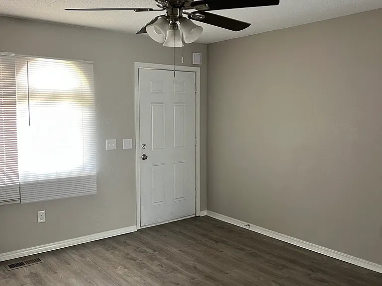 220 Bainbridge Rd — Photo 3