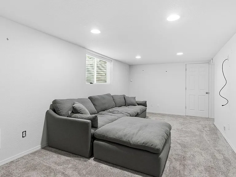1017 E 40th Ave — Photo 19