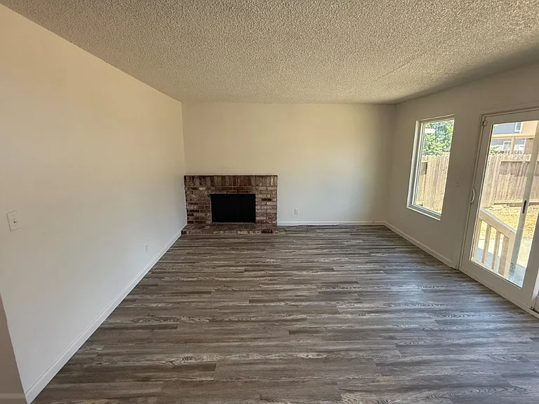 131 Glasgow Way — Photo 41