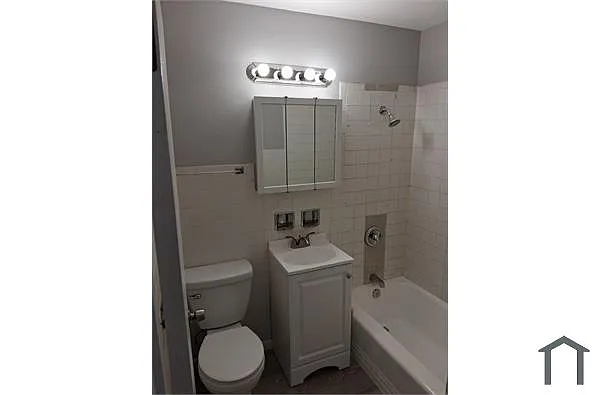 Building Photo - 453 E 107th St #212
