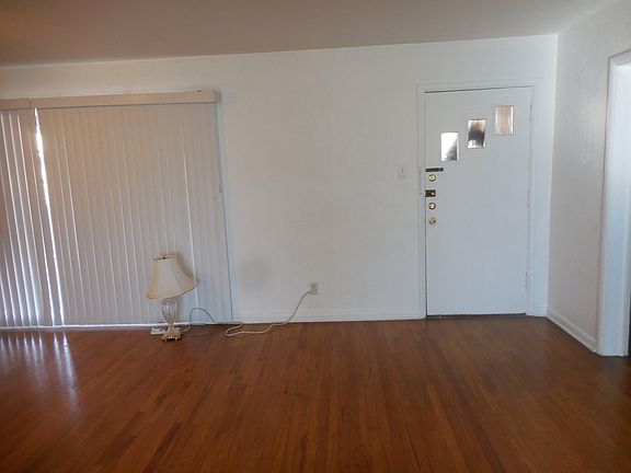 5th image of 810 W Yandell Dr