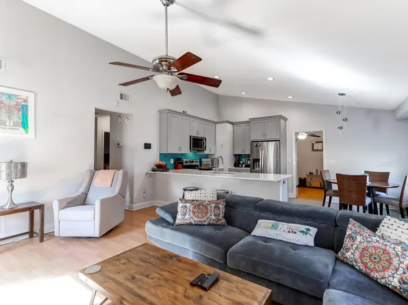 1083 Oakcrest Dr, Charleston, SC 29412