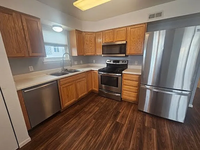 1662 S Deframe St #C7 — Photo 8