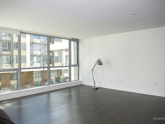 5th image of 718 Long Bridge St APT 300