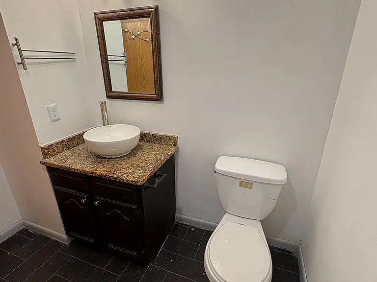 110 W Summit Hill Dr — Photo 22