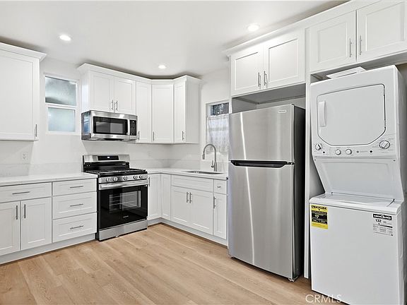 2nd image of 1219 N Hoover St #C