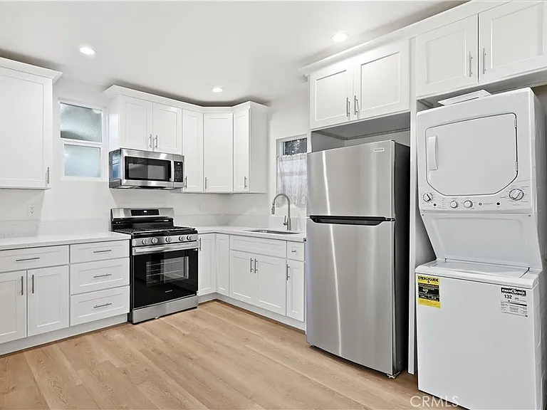 1219 N Hoover St #C — Photo 2