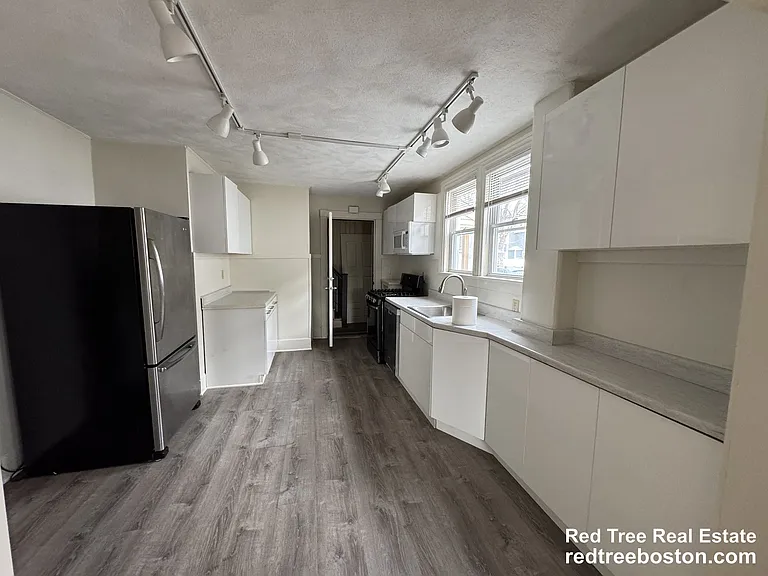 77 Boyd St — Photo 2