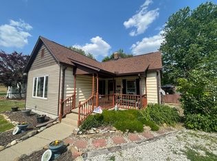 937 N 8th St, Clinton, IN 47842