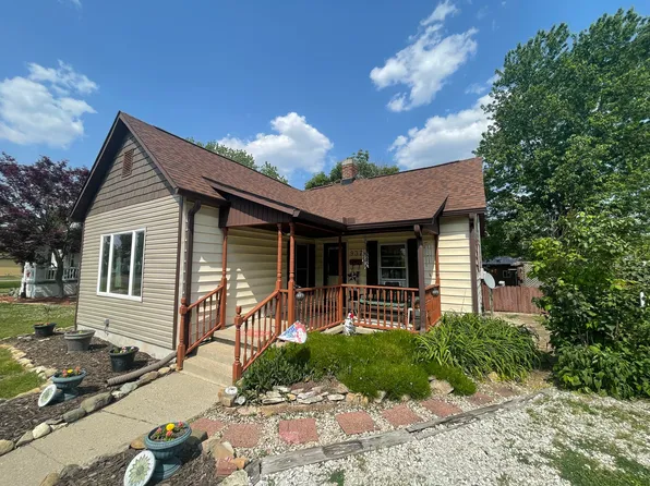 937 N 8th St, Clinton, IN 47842