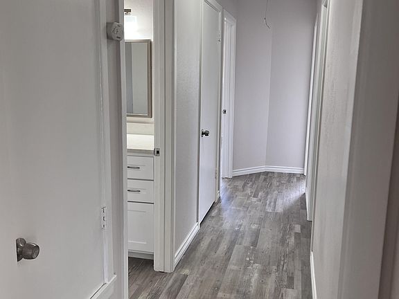 2nd image of 3918 Kingston Dr