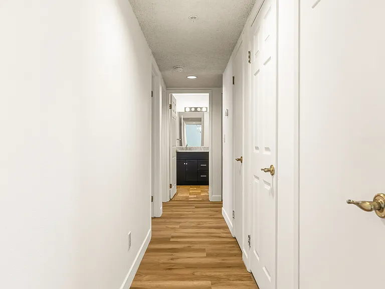 345 N Kenwood St #106 — Photo 4