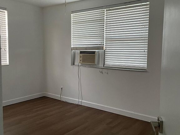 5th image of 404 Michigan St