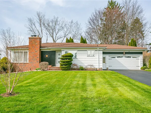 108 Castle Acres Dr, Webster, NY 14580