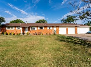 2425 S Lynnrae Ln, Wichita, KS 67210