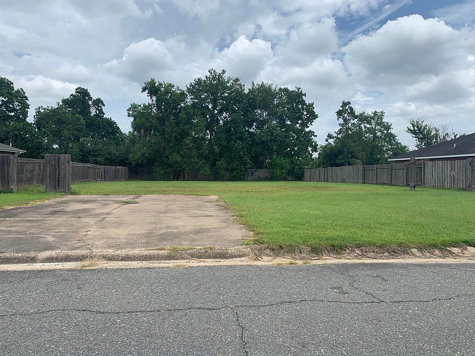 1st image of Maverick St