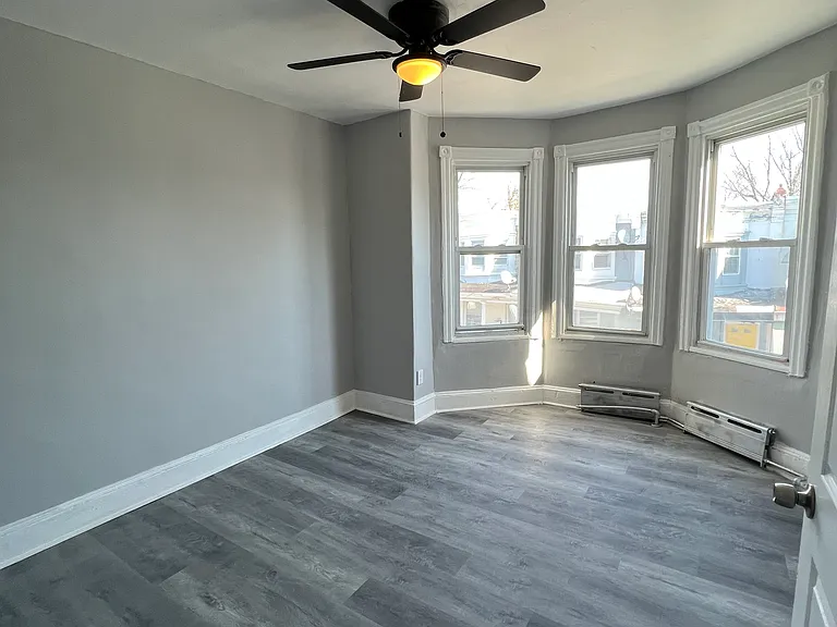 224 N Avondale St — Photo 4