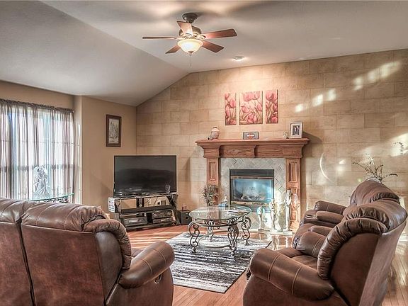4th image of 3320 N 85th Pl