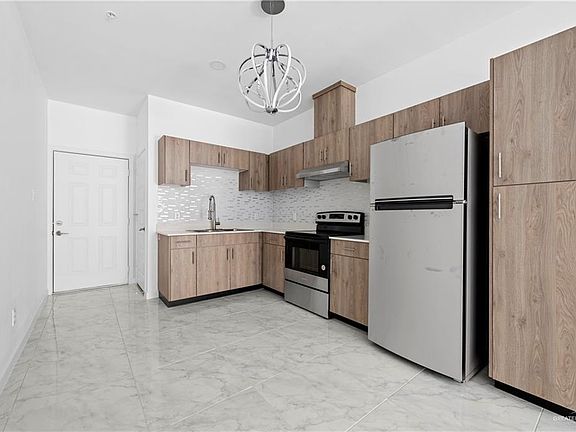 3rd image of 5314 Vision St #C