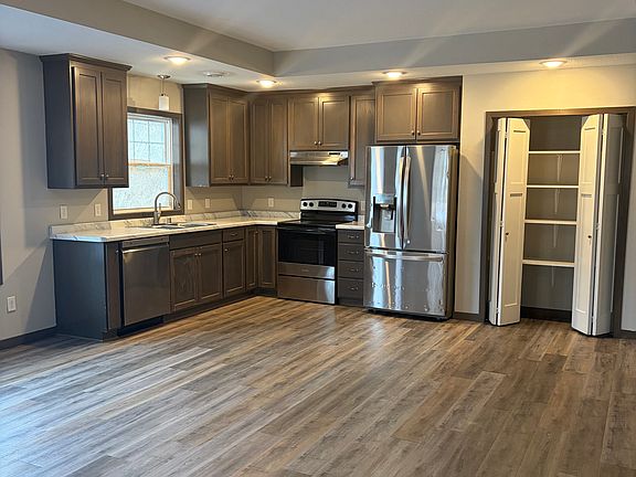 3rd image of 425 7th Ave S