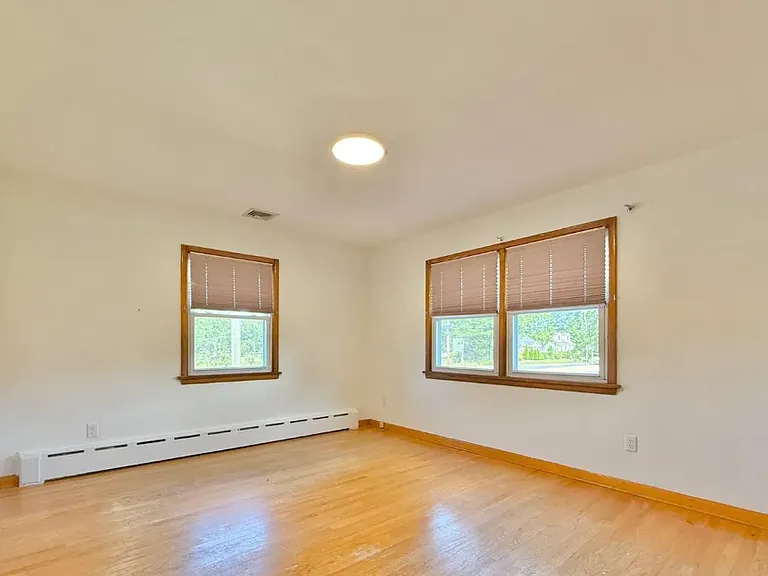 452 Cranbury Rd — Photo 7