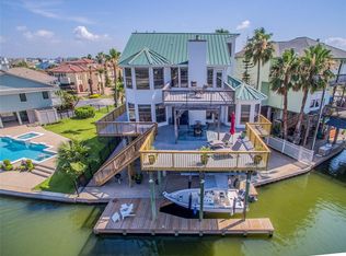 201 Sampan Dr, Tiki Island, TX 77554