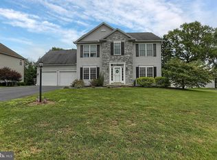 2 Meadowood Pl, Boiling Springs, PA 17007