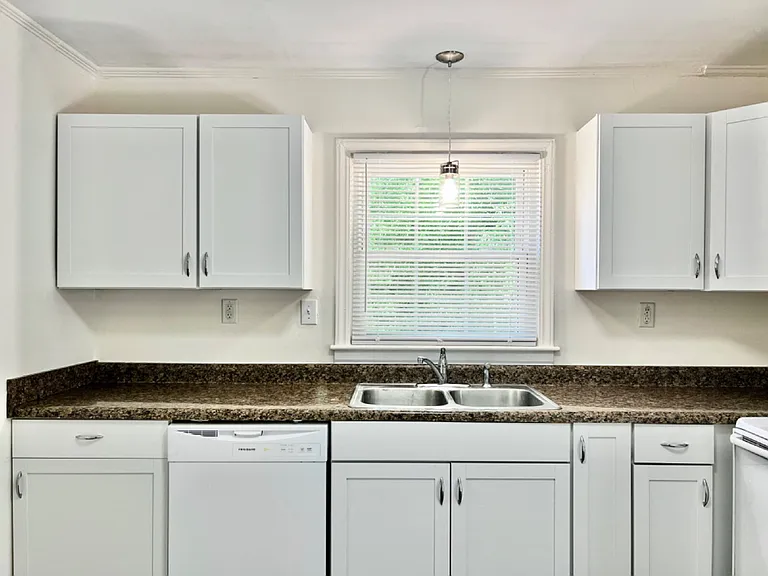 655 Reeves Ct — Photo 1