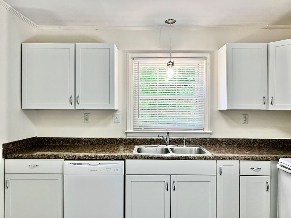 1st image of 655 Reeves Ct