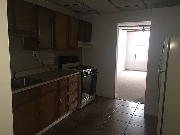 5th image of 930 W Belmont Ave APT 201