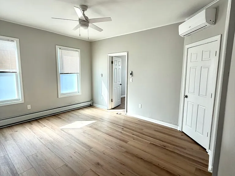 224 Cortlandt St #1 — Photo 9